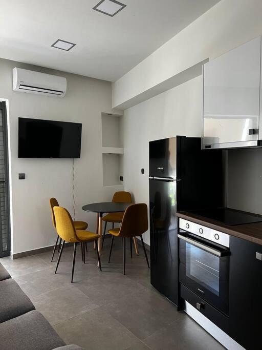 Faronita - Luxury Apt In The Heart Of Каламата Екстер'єр фото