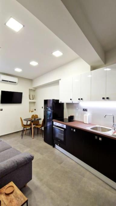 Faronita - Luxury Apt In The Heart Of Каламата Екстер'єр фото