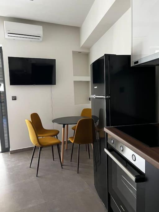 Faronita - Luxury Apt In The Heart Of Каламата Екстер'єр фото